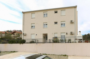 Apartments with a parking space Podstrana, Split - 12837